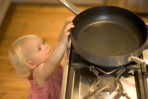 http://www.ruskid.ru/uploads/posts/2012-02/1328604948_child-safety-in-the-home.preview.jpg