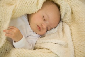 Как уложить спать маленького ребенка?